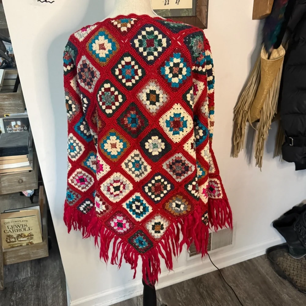 Vintage SUE WONG Granny Square Crochet Fringe Sweater Poncho L Wool